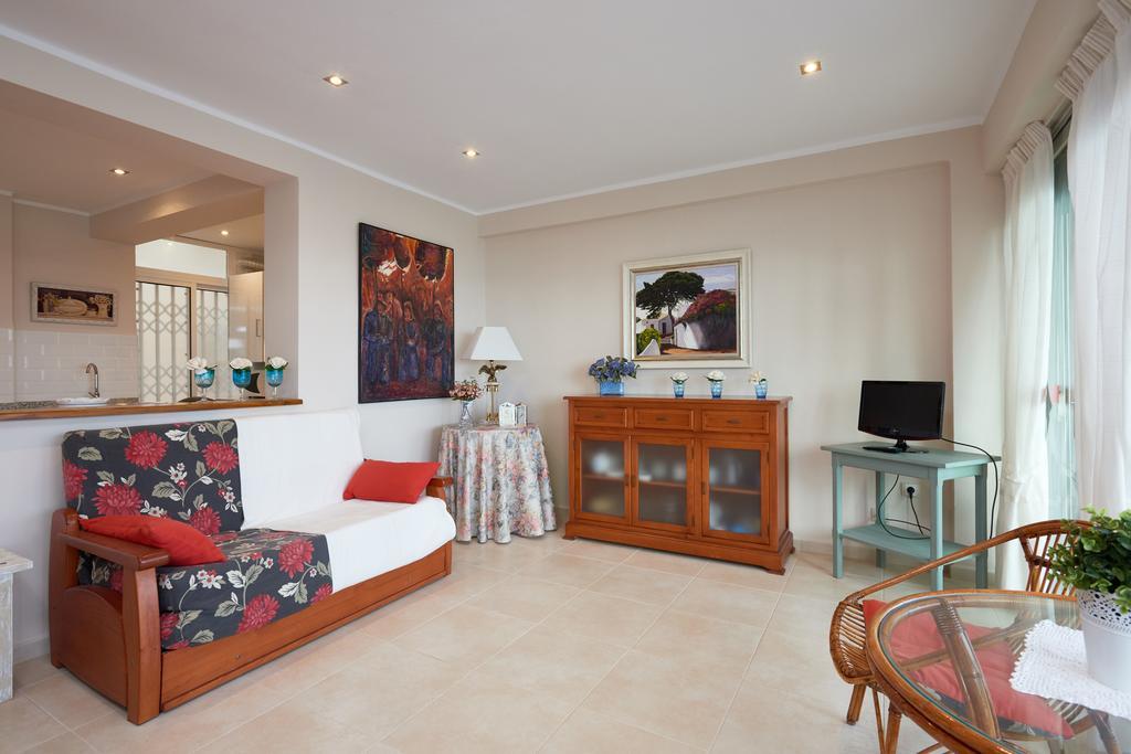 Ferienwohnung DIFFERENTFLATS Morsa Salou Zimmer foto